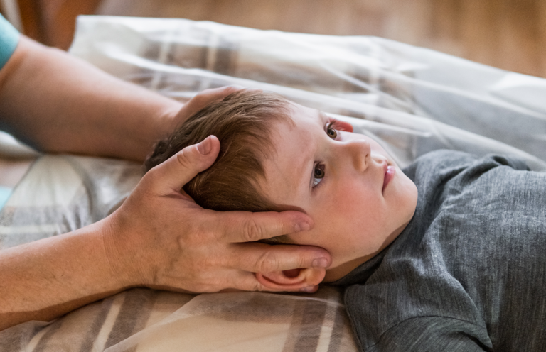 O Papel da Quiropraxia na Saúde Infantil: Benefícios e Considerações